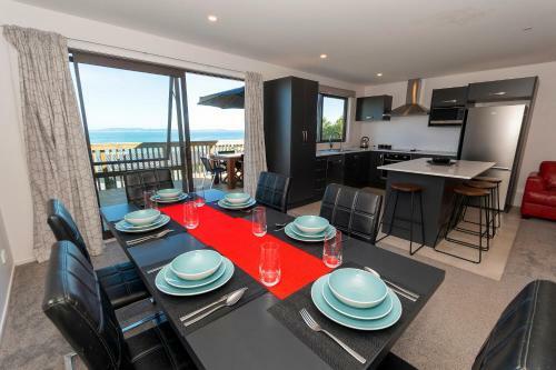 Belvedere - Cable Bay Holiday Home