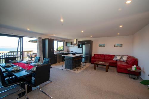 Belvedere - Cable Bay Holiday Home