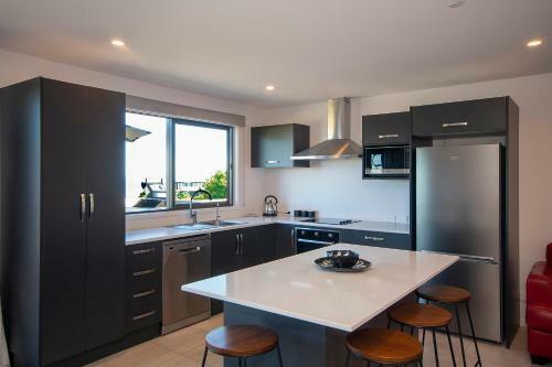 Belvedere - Cable Bay Holiday Home