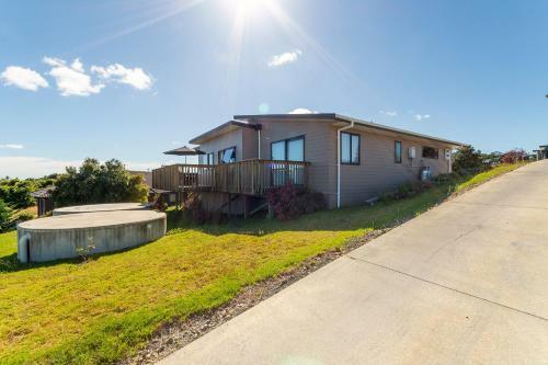 Belvedere - Cable Bay Holiday Home
