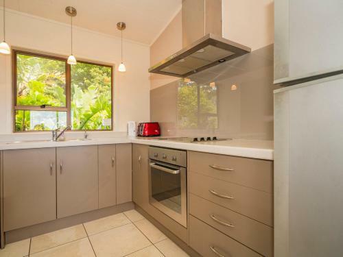 At Cathedral Cove - Hahei Holiday Home