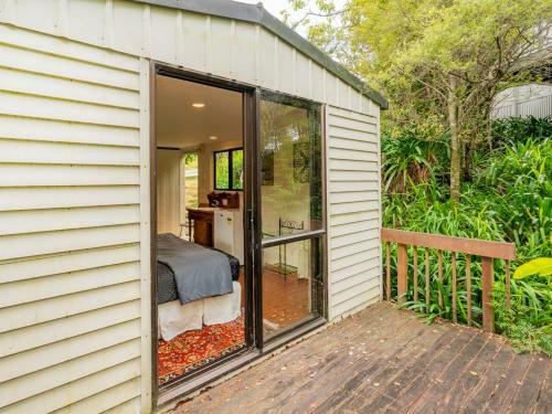At Cathedral Cove - Hahei Holiday Home