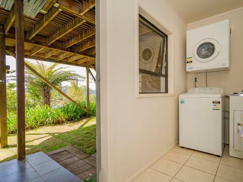 At Cathedral Cove - Hahei Holiday Home