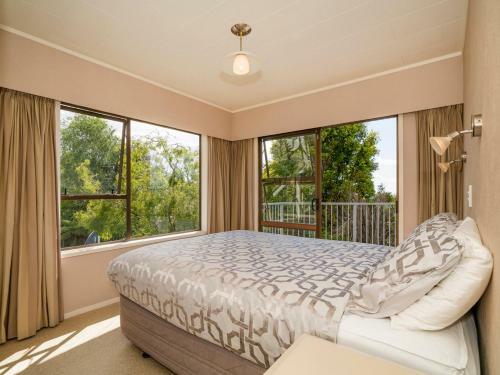 At Cathedral Cove - Hahei Holiday Home