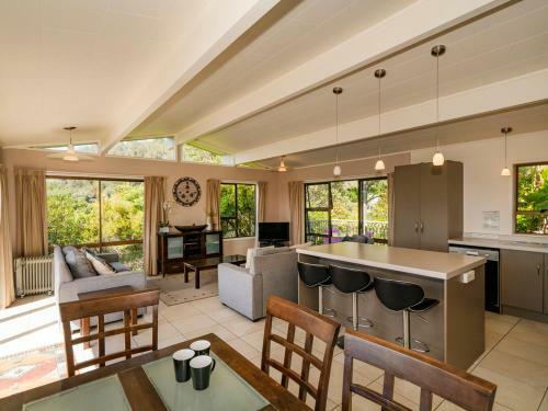 At Cathedral Cove - Hahei Holiday Home