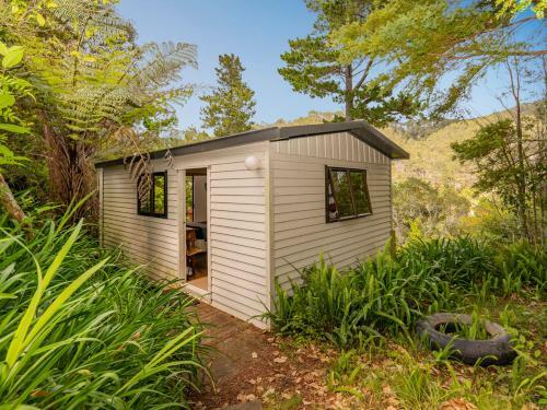 At Cathedral Cove - Hahei Holiday Home