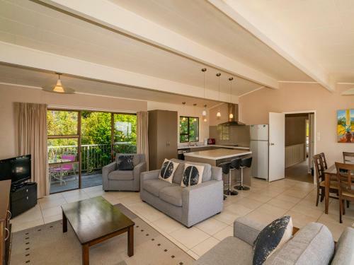 At Cathedral Cove - Hahei Holiday Home