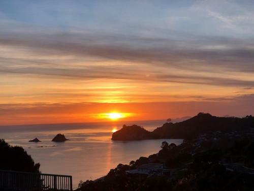 Stunning Seascape - Hahei Holiday Home