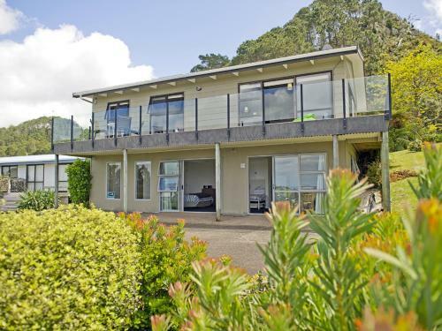 Stunning Seascape - Hahei Holiday Home
