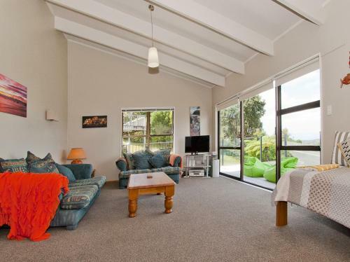 Stunning Seascape - Hahei Holiday Home