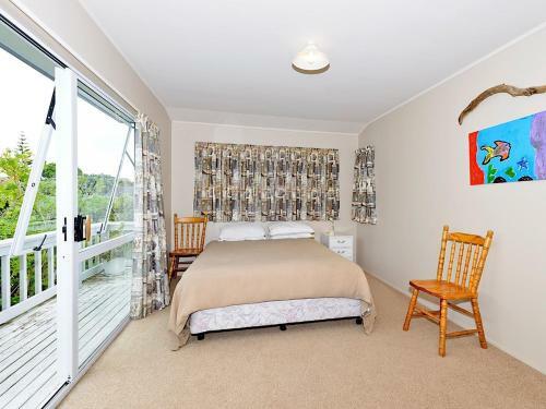 Matarangi Beachfront House - Matarangi Holiday Home