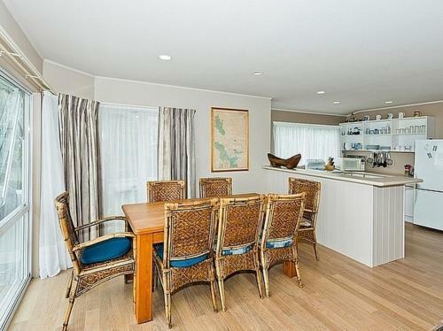 Matarangi Beachfront House - Matarangi Holiday Home