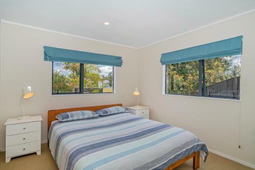 Kowhai Corner - Matarangi Holiday Home