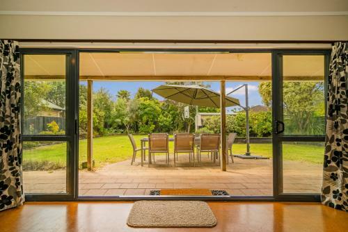 Kowhai Corner - Matarangi Holiday Home