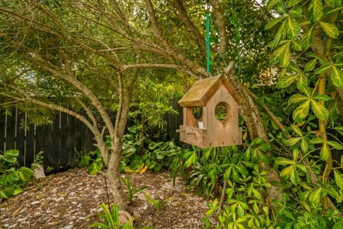 Kowhai Corner - Matarangi Holiday Home