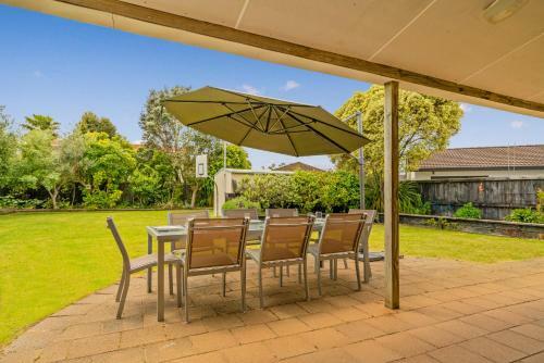 Kowhai Corner - Matarangi Holiday Home