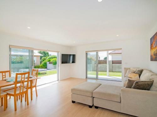 Coastal Pearl - Matarangi Holiday Home