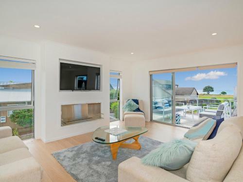 Coastal Pearl - Matarangi Holiday Home