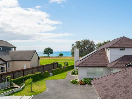 Coastal Pearl - Matarangi Holiday Home