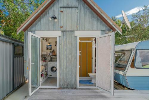 Rose's Beach Pad - Matarangi Holiday Home