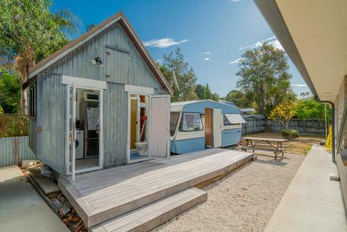 Rose's Beach Pad - Matarangi Holiday Home