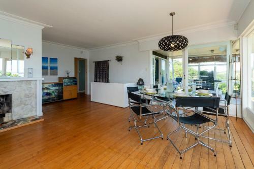 Beachfront Bliss - Coopers Beach Holiday Home