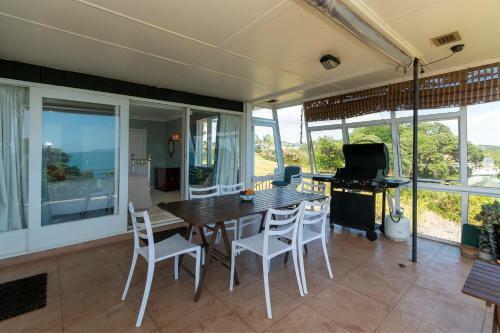 Beachfront Bliss - Coopers Beach Holiday Home