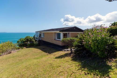 Beachfront Bliss - Coopers Beach Holiday Home