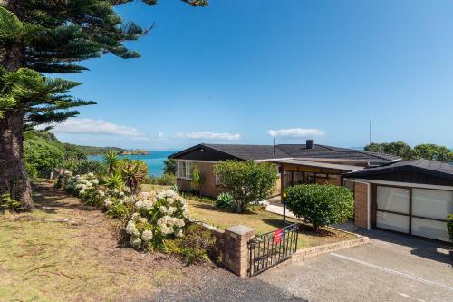 Beachfront Bliss - Coopers Beach Holiday Home