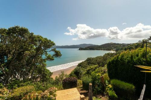 Beachfront Bliss - Coopers Beach Holiday Home
