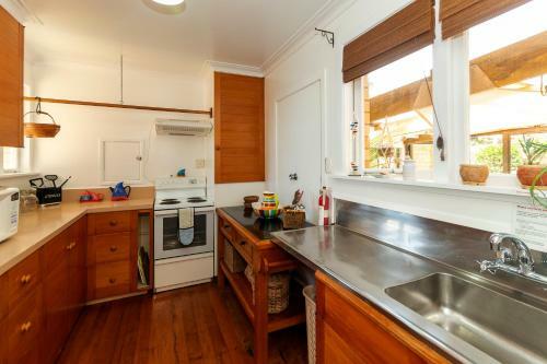 Beachfront Bliss - Coopers Beach Holiday Home