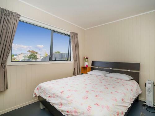 The Harbourside Bach - Matarangi Holiday Home