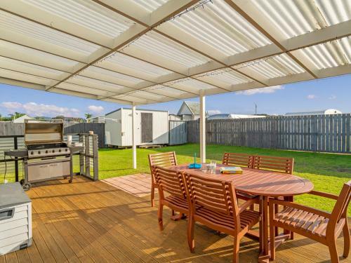 The Harbourside Bach - Matarangi Holiday Home