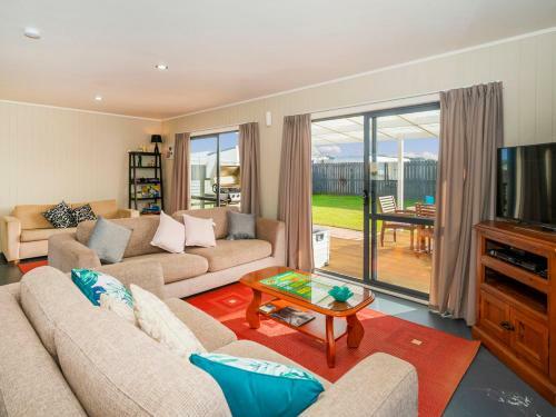 The Harbourside Bach - Matarangi Holiday Home
