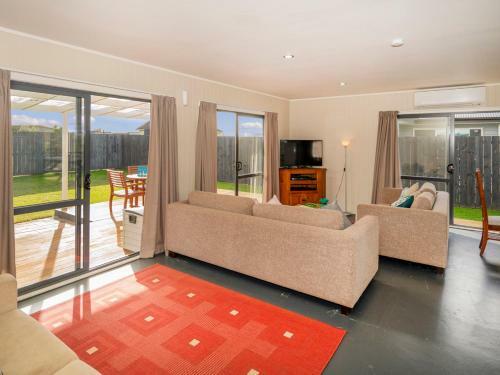 The Harbourside Bach - Matarangi Holiday Home
