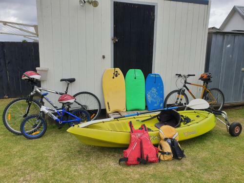 The Harbourside Bach - Matarangi Holiday Home