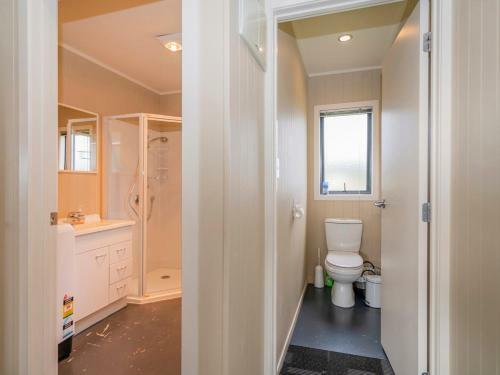The Harbourside Bach - Matarangi Holiday Home