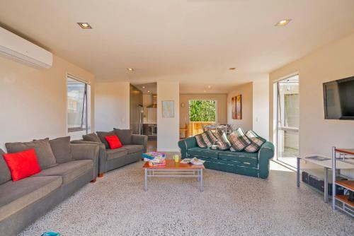 Titoki Magic - Matarangi Holiday Home