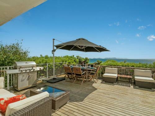Double The Beach - Opito Bay Holiday Home