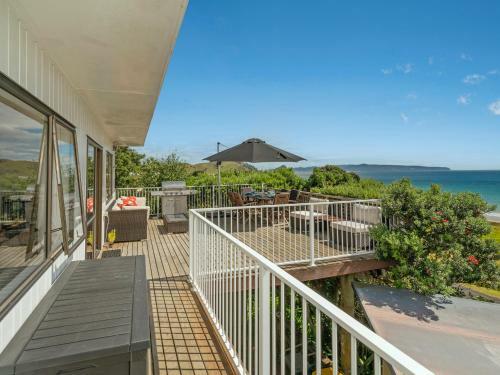 Double The Beach - Opito Bay Holiday Home
