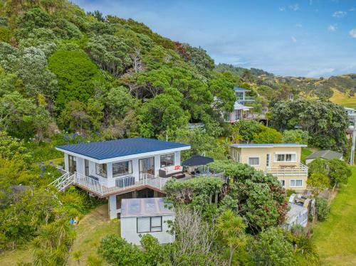 Double The Beach - Opito Bay Holiday Home