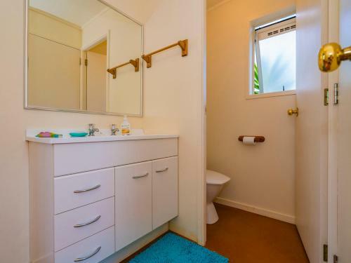 Bahama Blue - Matarangi Holiday Home