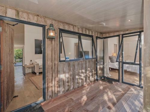 Absolute Beachfront Matarangi - Matarangi Holiday Home