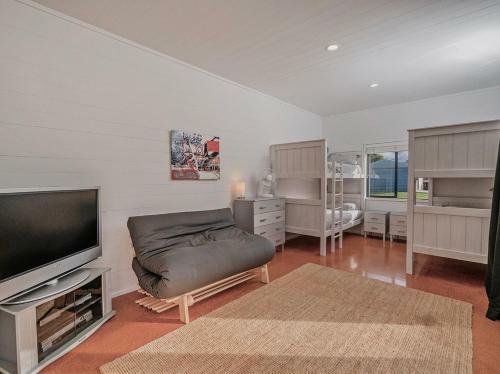 Absolute Beachfront Matarangi - Matarangi Holiday Home