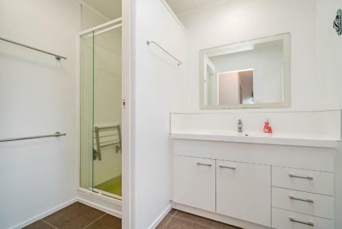 Octagon Outlook - Matarangi Holiday Home