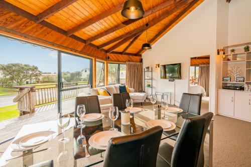 Octagon Outlook - Matarangi Holiday Home
