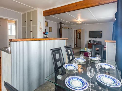 Snowbound Cottage - Raetihi Holiday Home