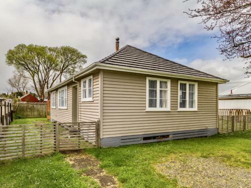 Snowbound Cottage - Raetihi Holiday Home