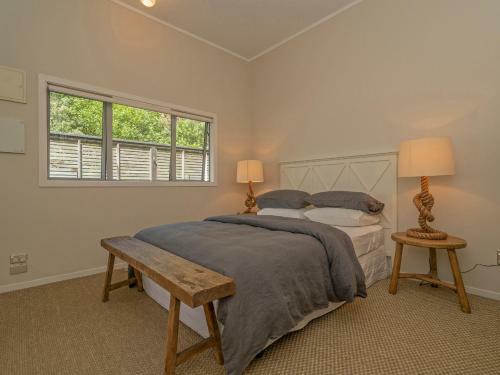 Golden Summers - Beachfront Matarangi Holiday Home