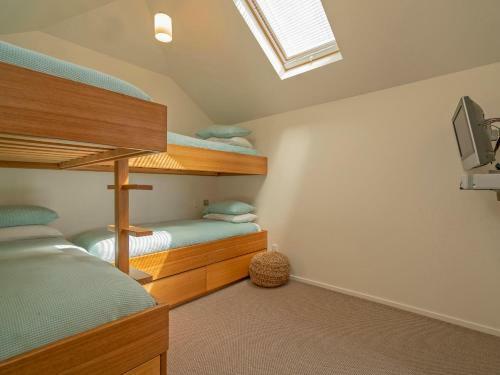 Golden Summers - Beachfront Matarangi Holiday Home